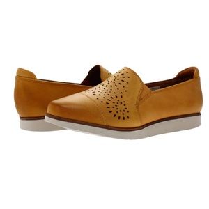 Cobb Hill Laci Gore Slip-On Perforated Shoes Womens 9